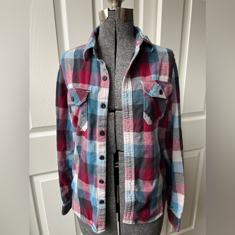American Eagle Outfitters Plaid Long Sleeve Button Up